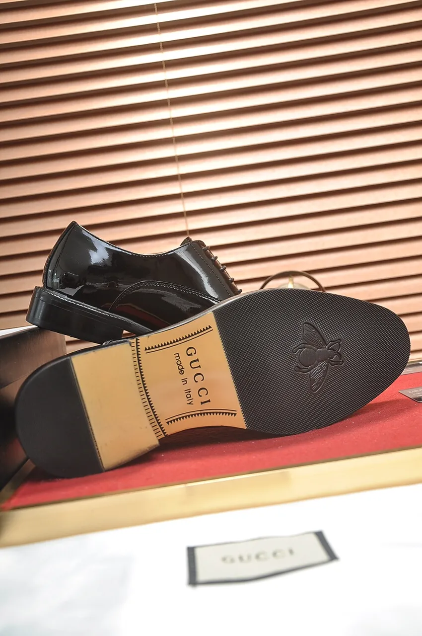 Men's shoes💰500💶Italy's top luxury men's shoe giant (GUCCI) (Gucci) (full cowhide lining) new arrival🍃Original European style🔰 Pleasant to the eye😍In order to make the shoes more durable and non-deformable🌀The production continues to follow traditional methods but there is still no lack of innovation💪Choose original sheepskin for the leather♻️ Smooth and natural And extra bright ⭐Made of imported cowhide, the first choice of rich people 38-45 (45 customized)